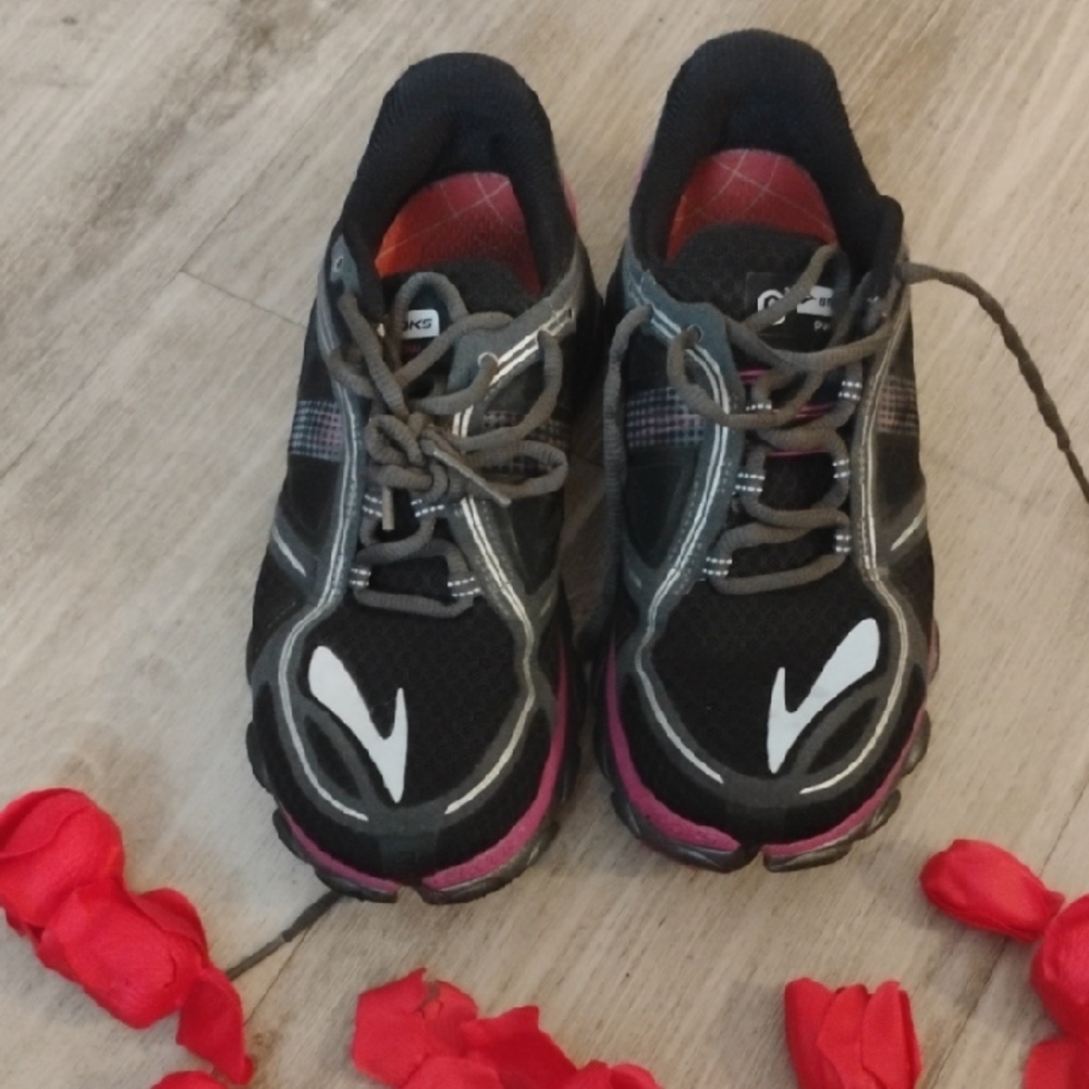 Brooks Black and Pink Women's Athletic Shoes